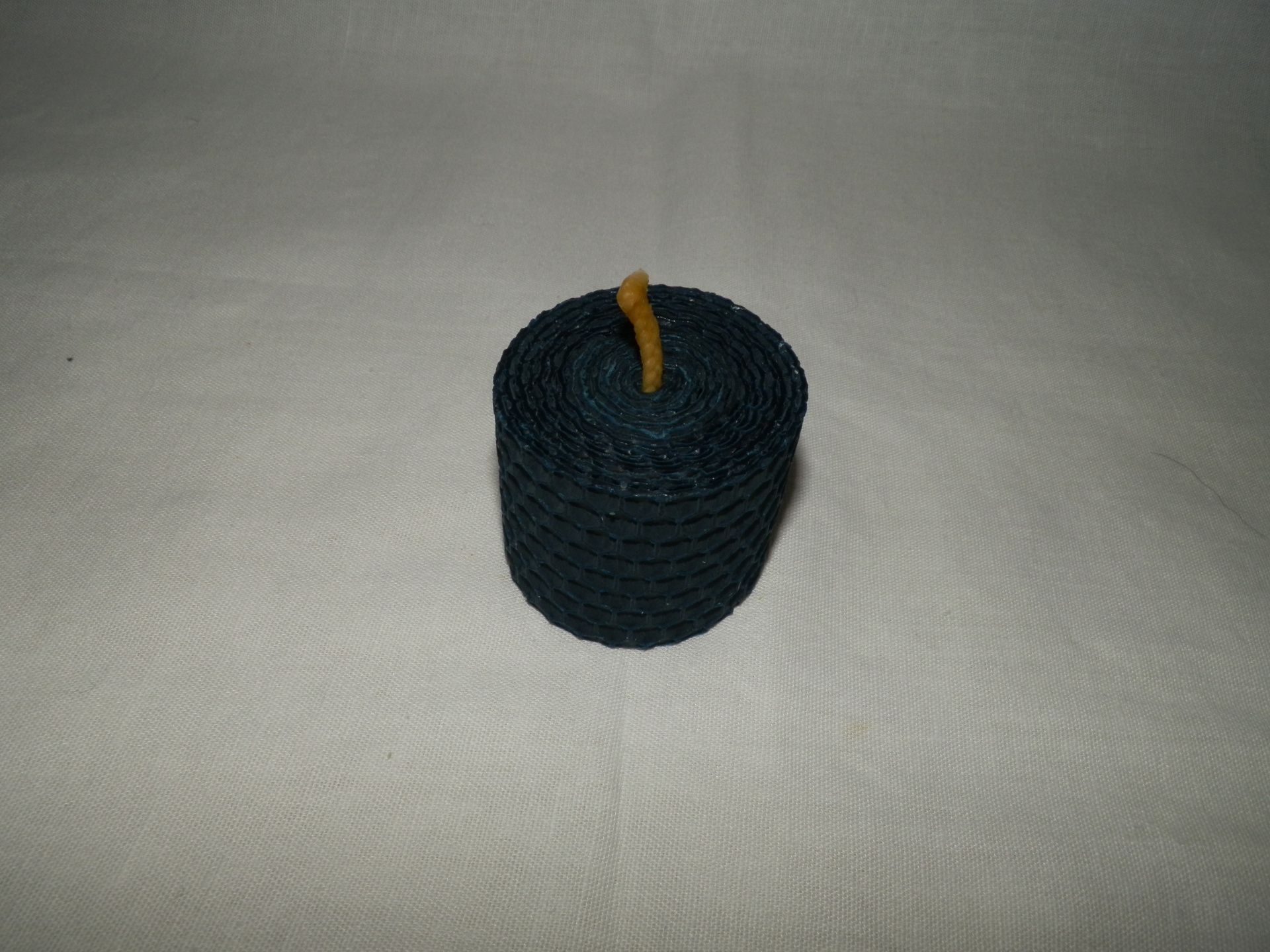 Farebná vosková sviečka - valec 4 x 5 cm - č.E1 – Obrázok 4
